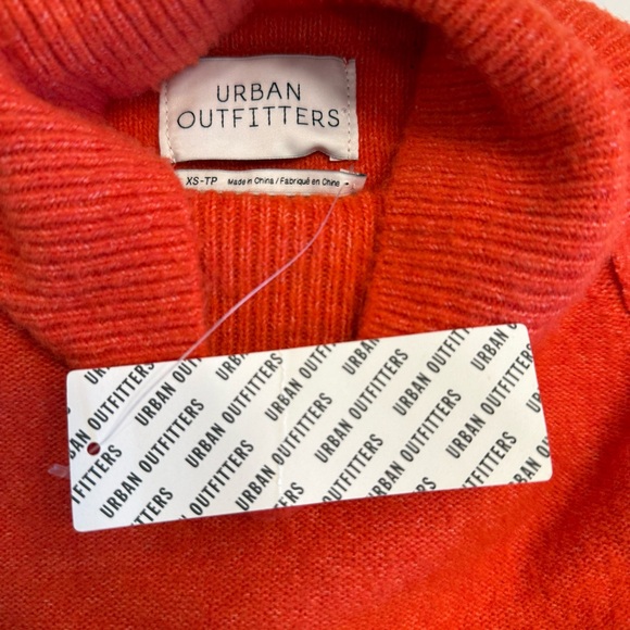 Urban Outfitters Kyla Cropped Turtleneck Sweater - Picture 8 of 16